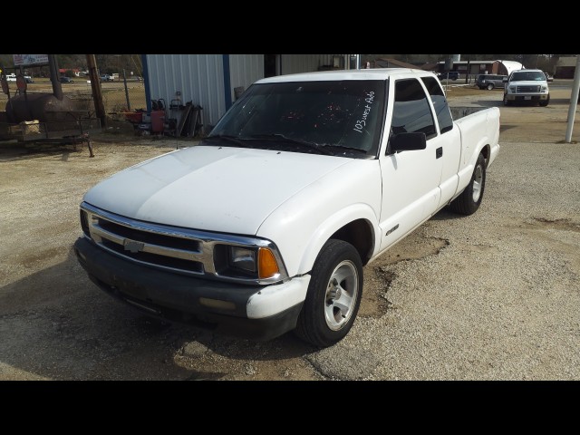 BUY CHEVROLET S-10 1995 EXT CAB 122.9
